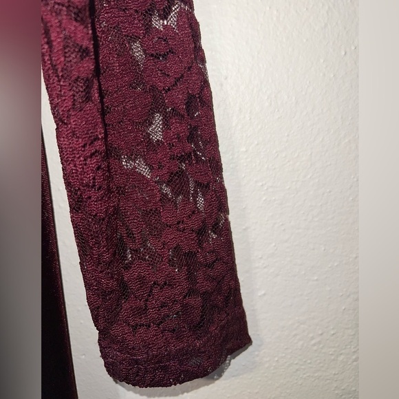 Ababalaya Velvet Lace Sleeve Wrap Gown – Deep Burgundy – Size XL - Picture 8 of 12